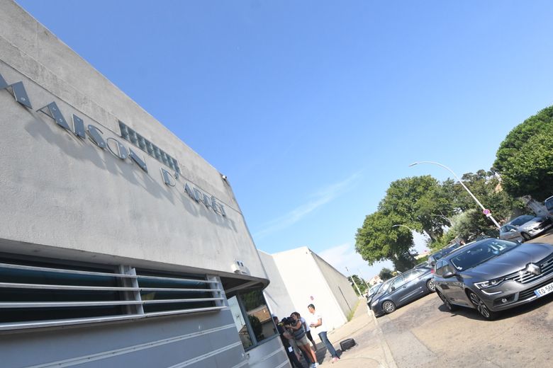 "Les prévenus sont sans limite, ils appellent sur votre portable depuis la prison avec des applications, cela peut vous mettre en difficulté".