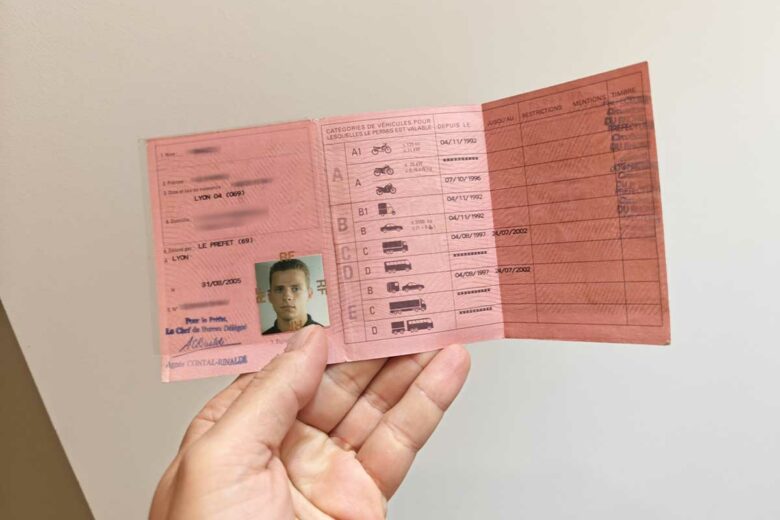 Des stages intensifs permettent de passer le permis de conduire très rapidement.